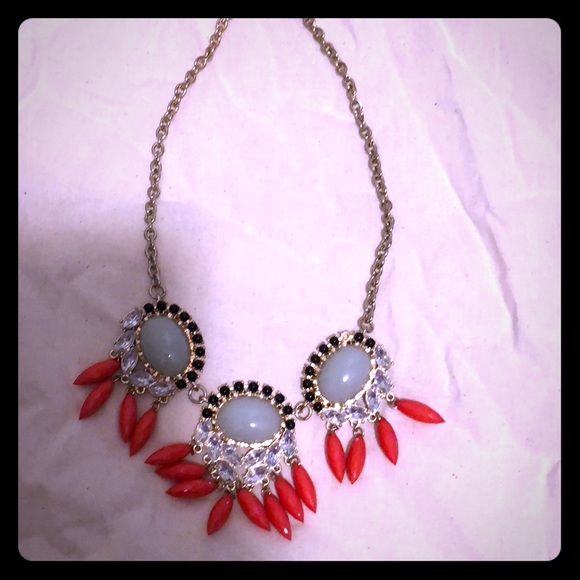 Missing piece Crystal Statement necklace - Picture 1 of 3